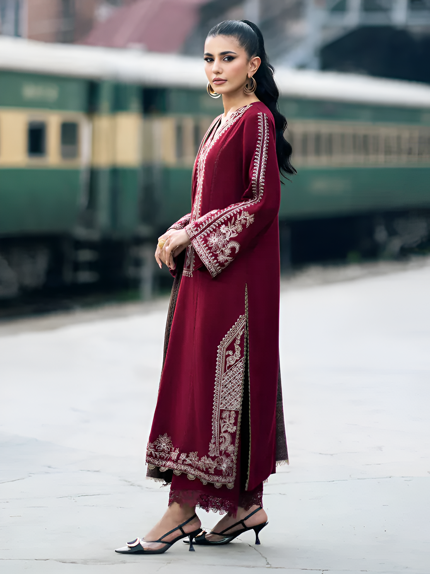 Izel Embroidered 3 Piece Lawn Suit PV-134