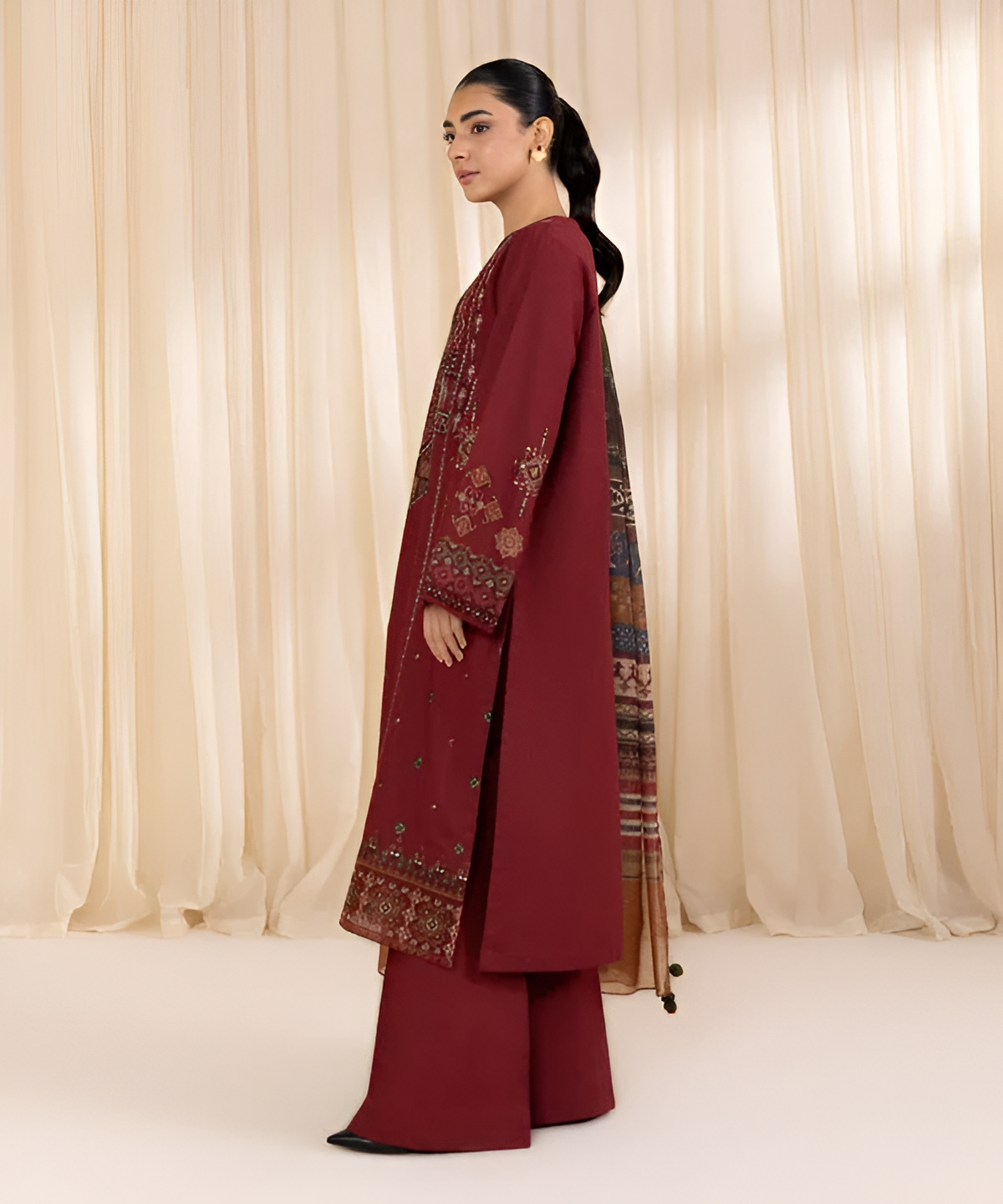 Sapphire Embroidered lawn 3 Piece PV-3004