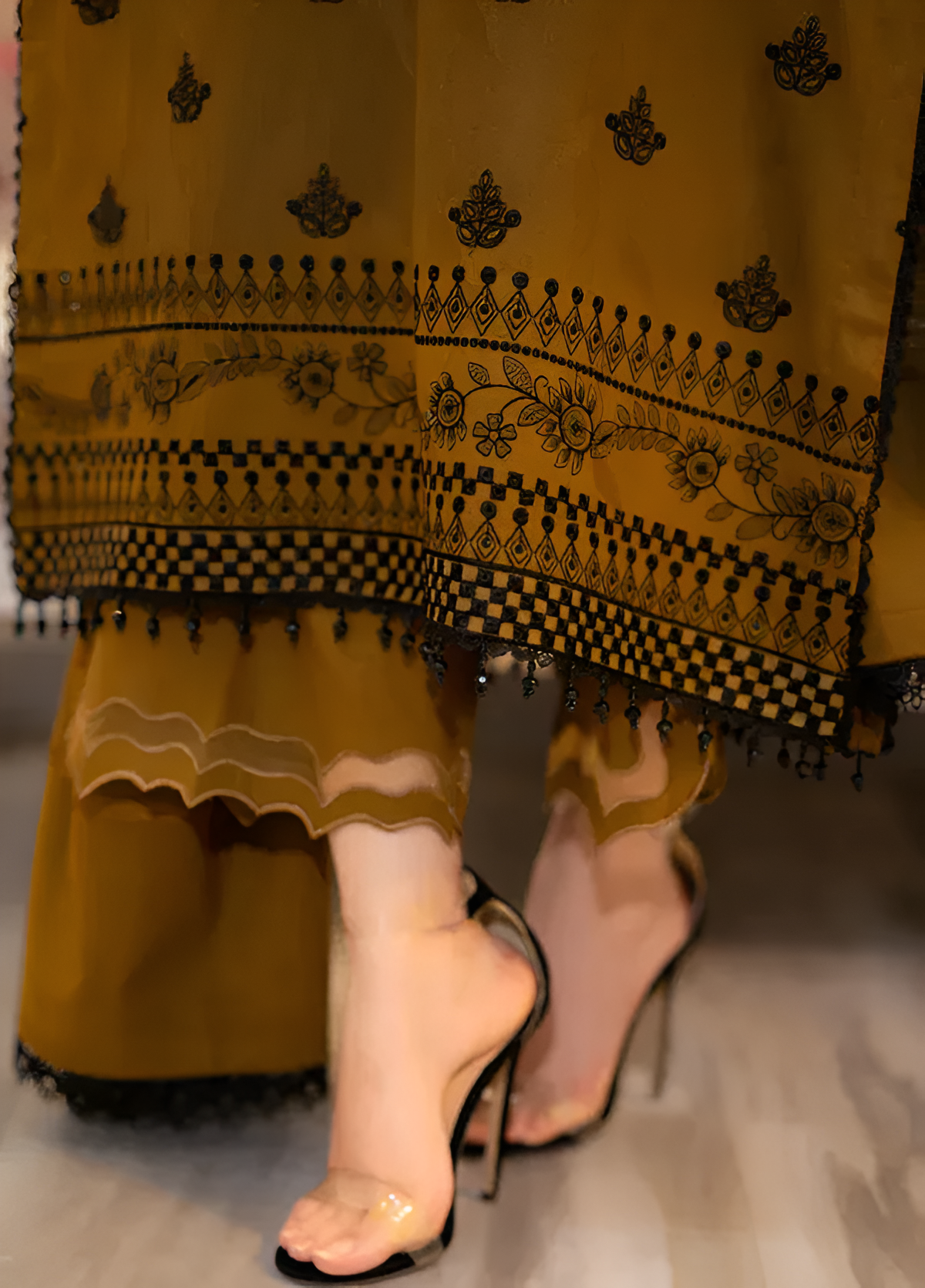 Poshak Villa Lawn Embroidered 3 Piece PV-1008