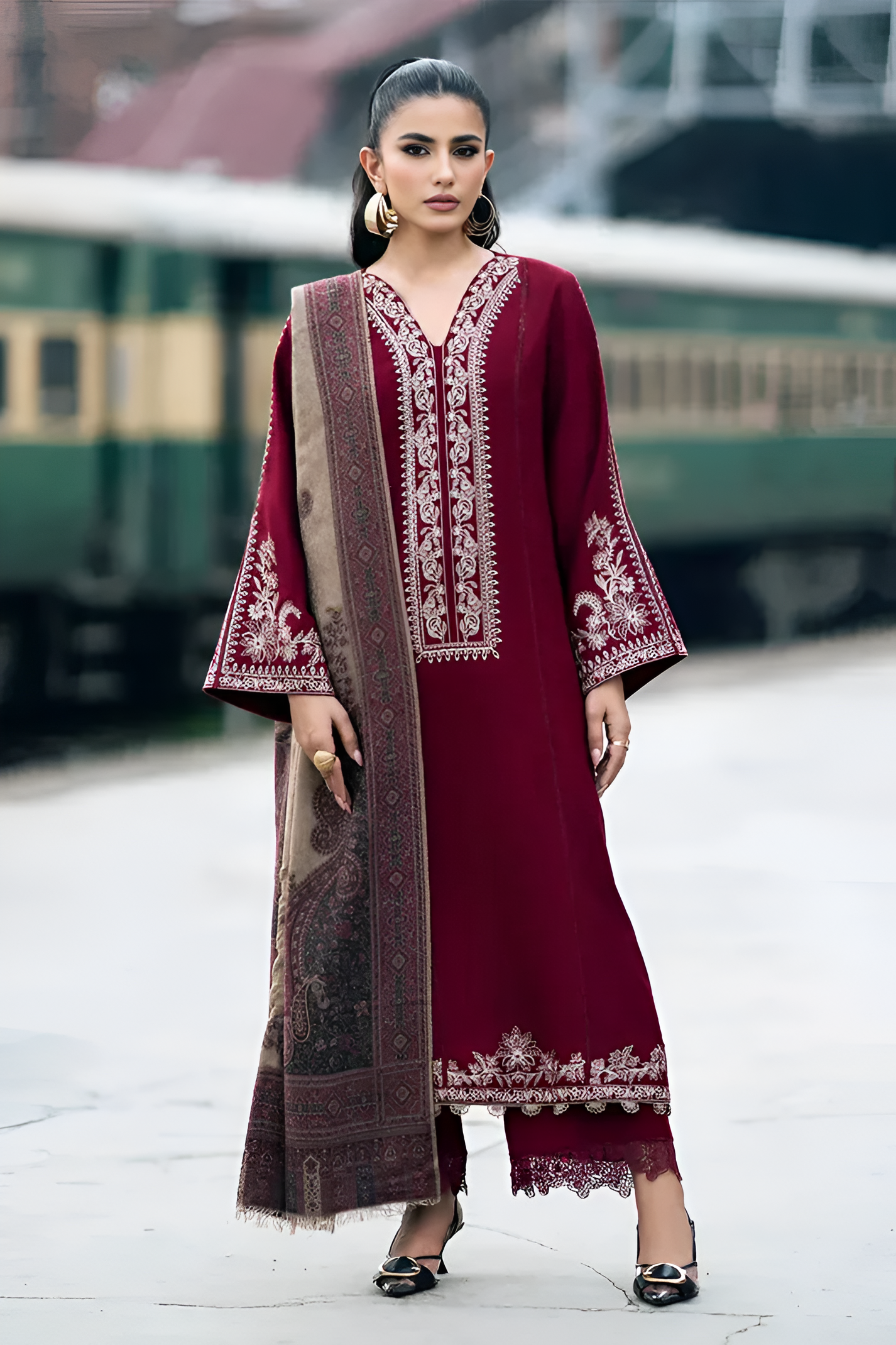 Izel Embroidered 3 Piece Lawn Suit PV-134