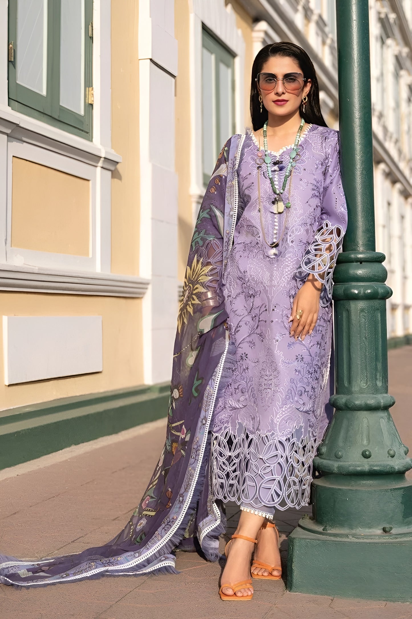 Mushq Chicken kari Embroidered Lawn 3pc PV-586